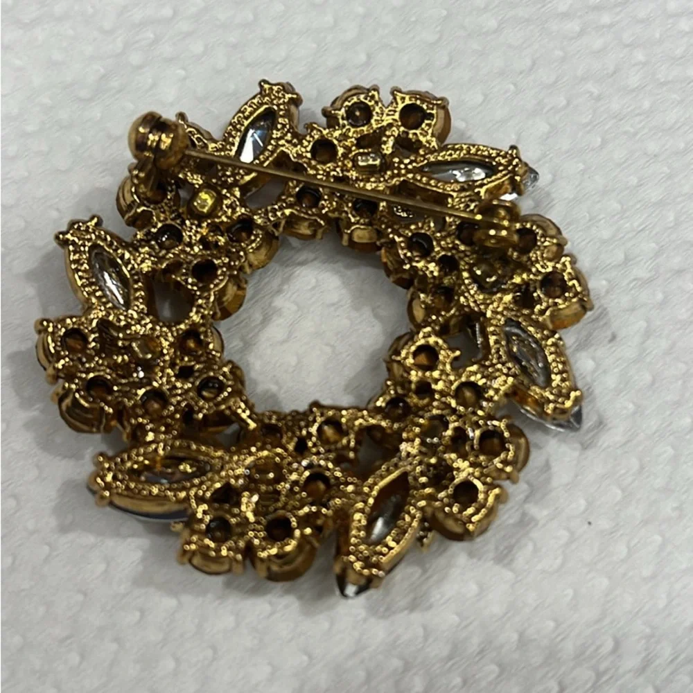 Elegant Gold and Brown Brooch never worn